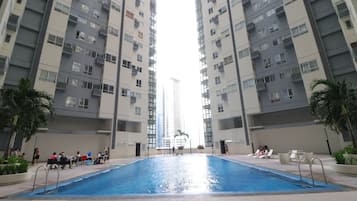 Una piscina cubierta
