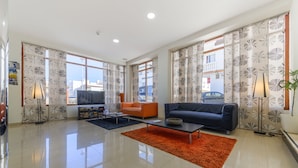 Lobby sitting area - Hotel La Mirada (Tarifa)