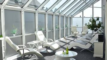 Körperbehandlungen, Warmsteinmassagen, Ganzkörperwickelbehandlung