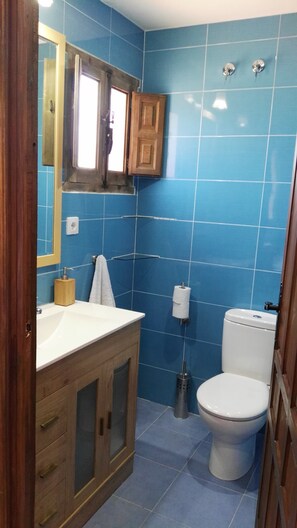Free toiletries, hair dryer, bathrobes, towels