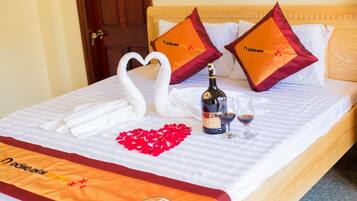 Double Room | Minibar, desk, free WiFi