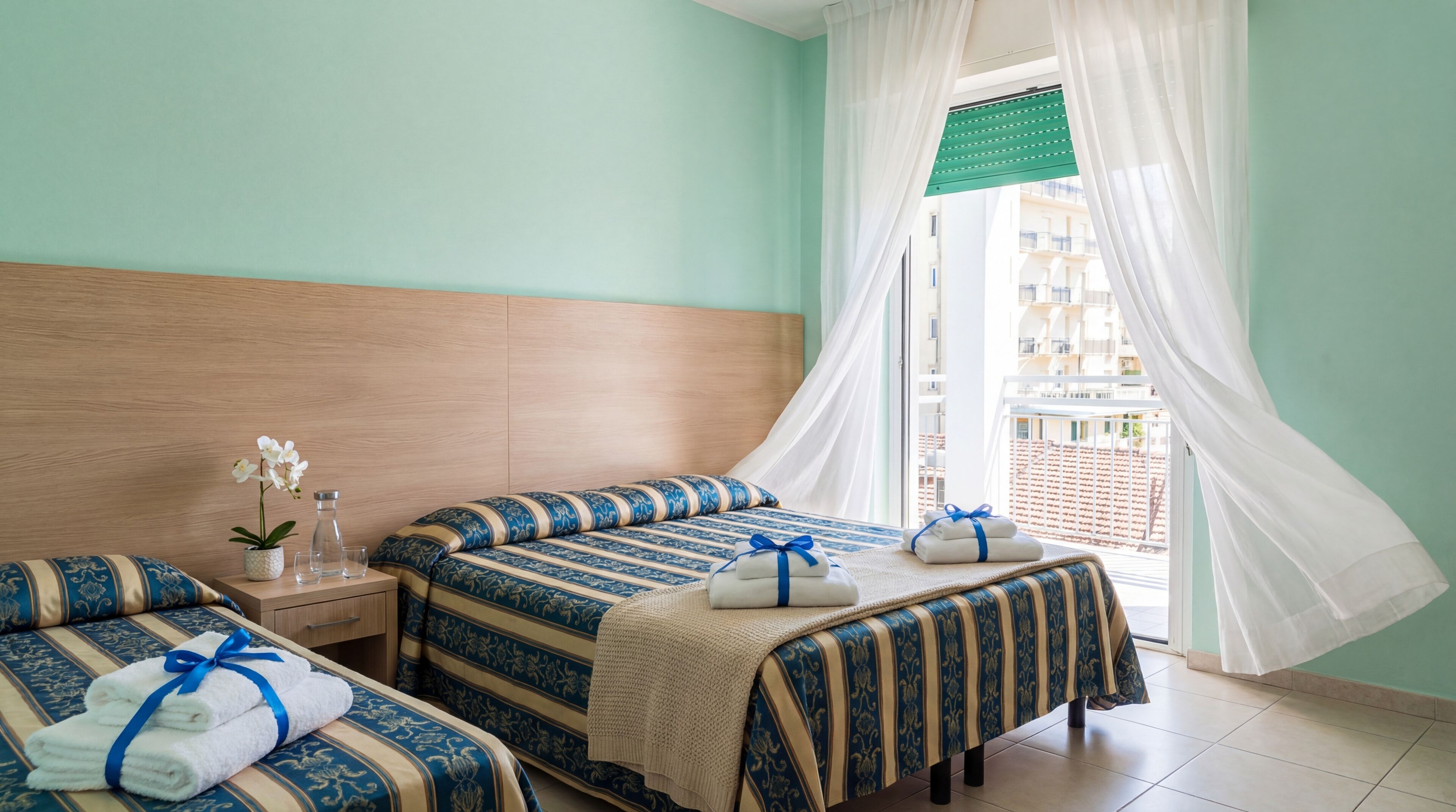 Zimmersafe, Schreibtisch, kostenloses WLAN, Bettwäsche