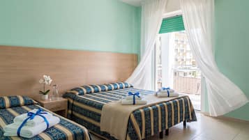 Zimmersafe, Schreibtisch, kostenloses WLAN, BettwÀsche