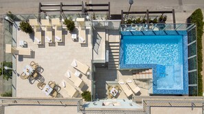 Outdoor pool, open 9:30 AM to noon, sun loungers - Bahamas Residence (Ravenna)