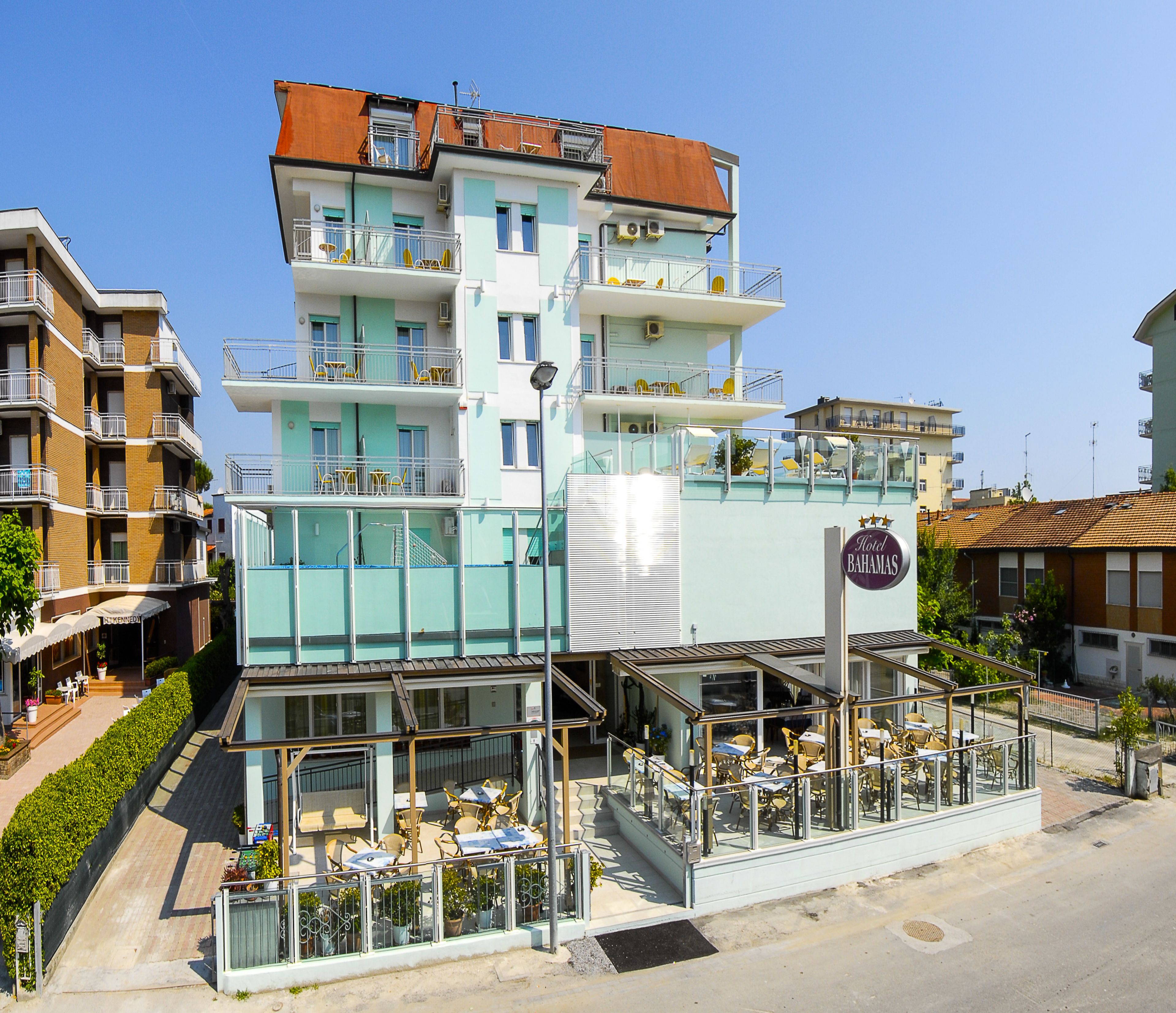 المنشأة من الخارج