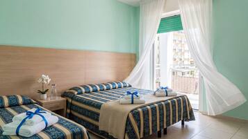 Coffres-forts dans les chambres, bureau, Wi-Fi gratuit, draps fournis
