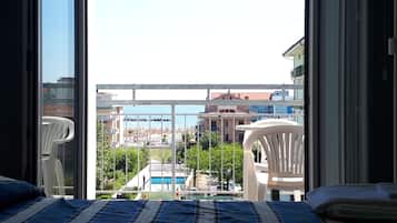 Quarto triplo, sacada | Vista do quarto