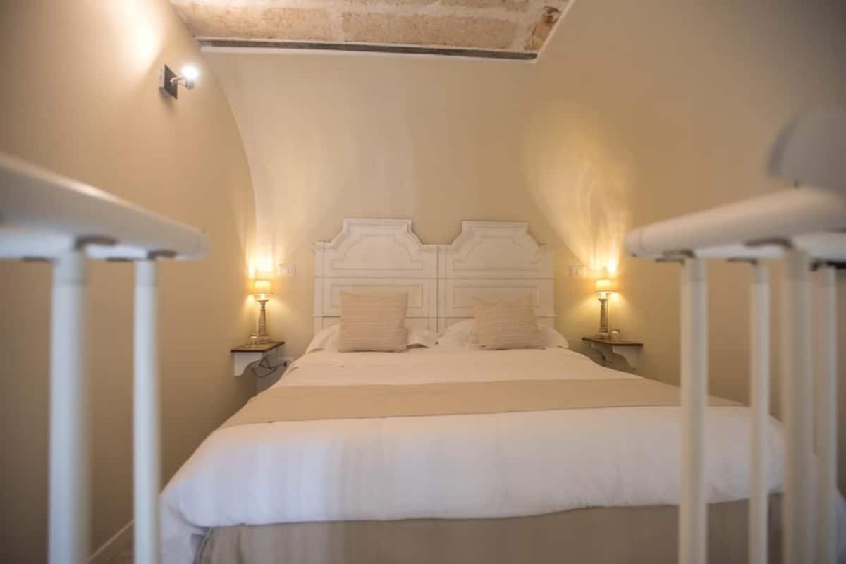 Superior tweepersoonskamer, balkon | Een minibar, een bureau, geluiddichte muren, babybedden