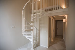 Minibar, desk, soundproofing, cribs/infant beds