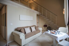 Suite | Living room | Flat-screen TV - Palazzo Belsanti (Lecce)