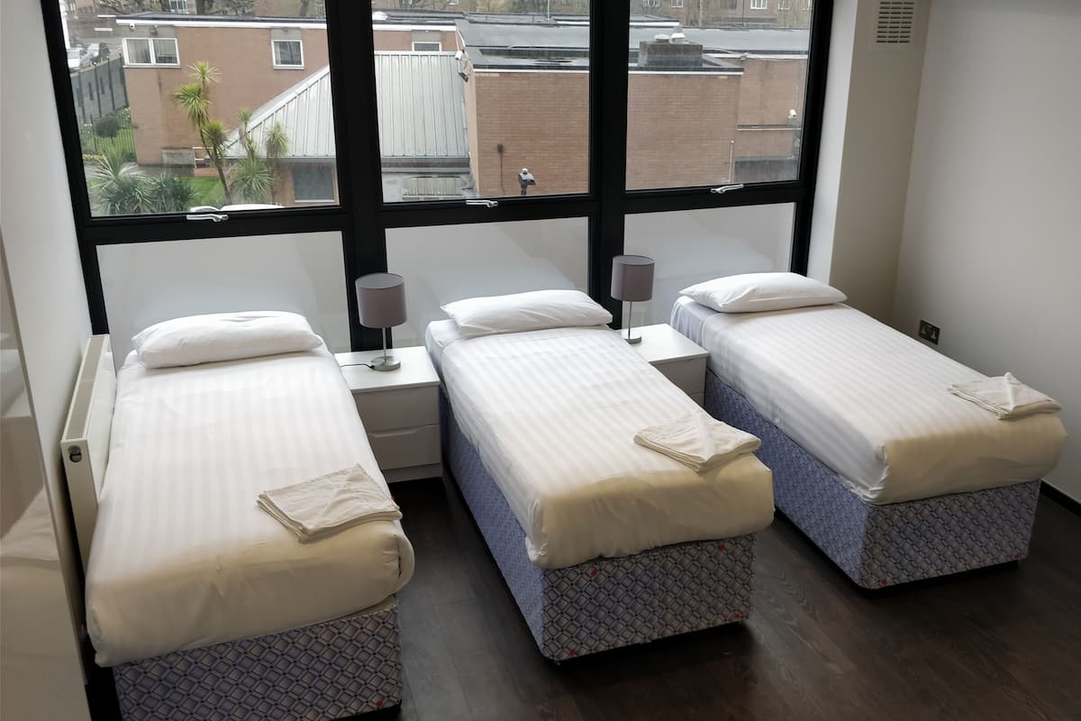 1 quarto, cofres nos quartos, quartos à prova de som