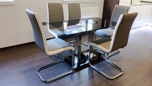 A conference table with four chairs, a glass top, and chrome legs. - Access Tower Hill (London)