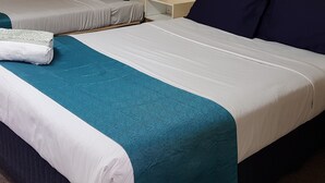 Economy Triple Room | Iron/ironing board, free WiFi, bed sheets - Kippa Ring Village Motel (Kippa-Ring)