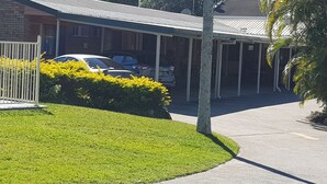 Free self-parking - Kippa Ring Village Motel (Kippa-Ring)