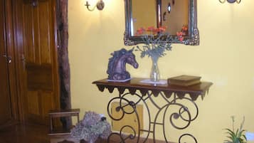 Quarto casal conforto, vista para a cidade | Saguão