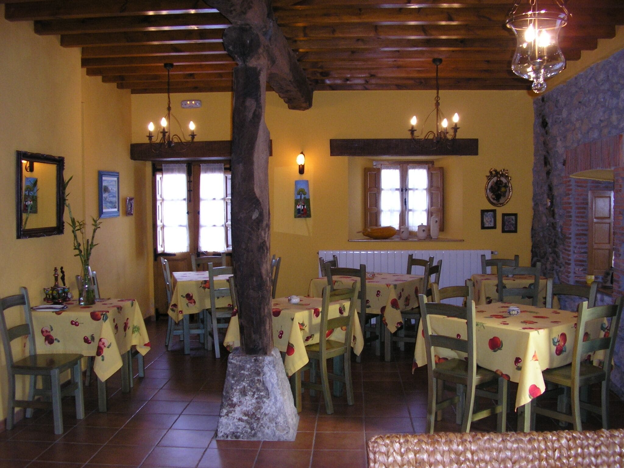 Habitación Confort doble, vistas a la ciudad | Restaurante