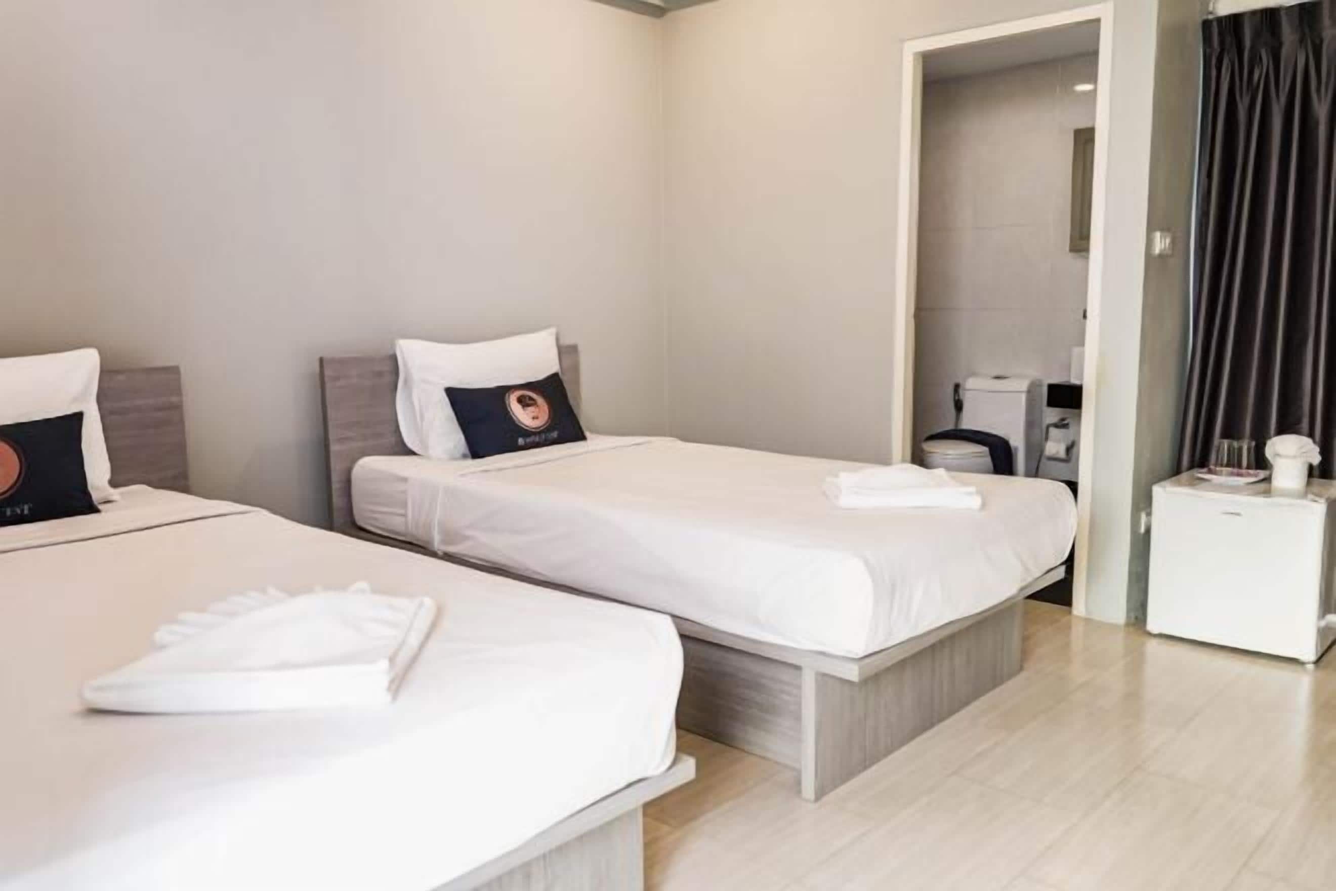 Blackout drapes, free WiFi