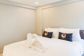 Standard Double Room, 1 Queen Bed, Non Smoking, City View | Blackout drapes, free WiFi - RoomQuest Bangkok Don Mueang Airport 1  (Bangkok)