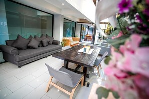 Balcony - RoomQuest Bangkok Don Mueang Airport 1  (Bangkok)