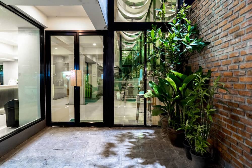 RoomQuest Bangkok Don Mueang Airport 1