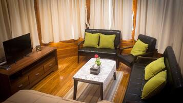 Standard Villa, 2 Bedrooms, Non Smoking, Ensuite | Living room | 32-inch flat-screen TV with cable channels, LCD TV