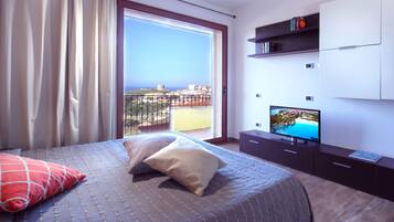 Quarto casal, sacada, vista para o mar | Frigobar, escrivaninha, quartos à prova de som, Wi-Fi