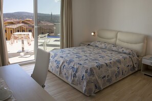 Superior Room | Minibar, desk, soundproofing, WiFi - Rena Bianca Suite (Santa Teresa di Gallura)