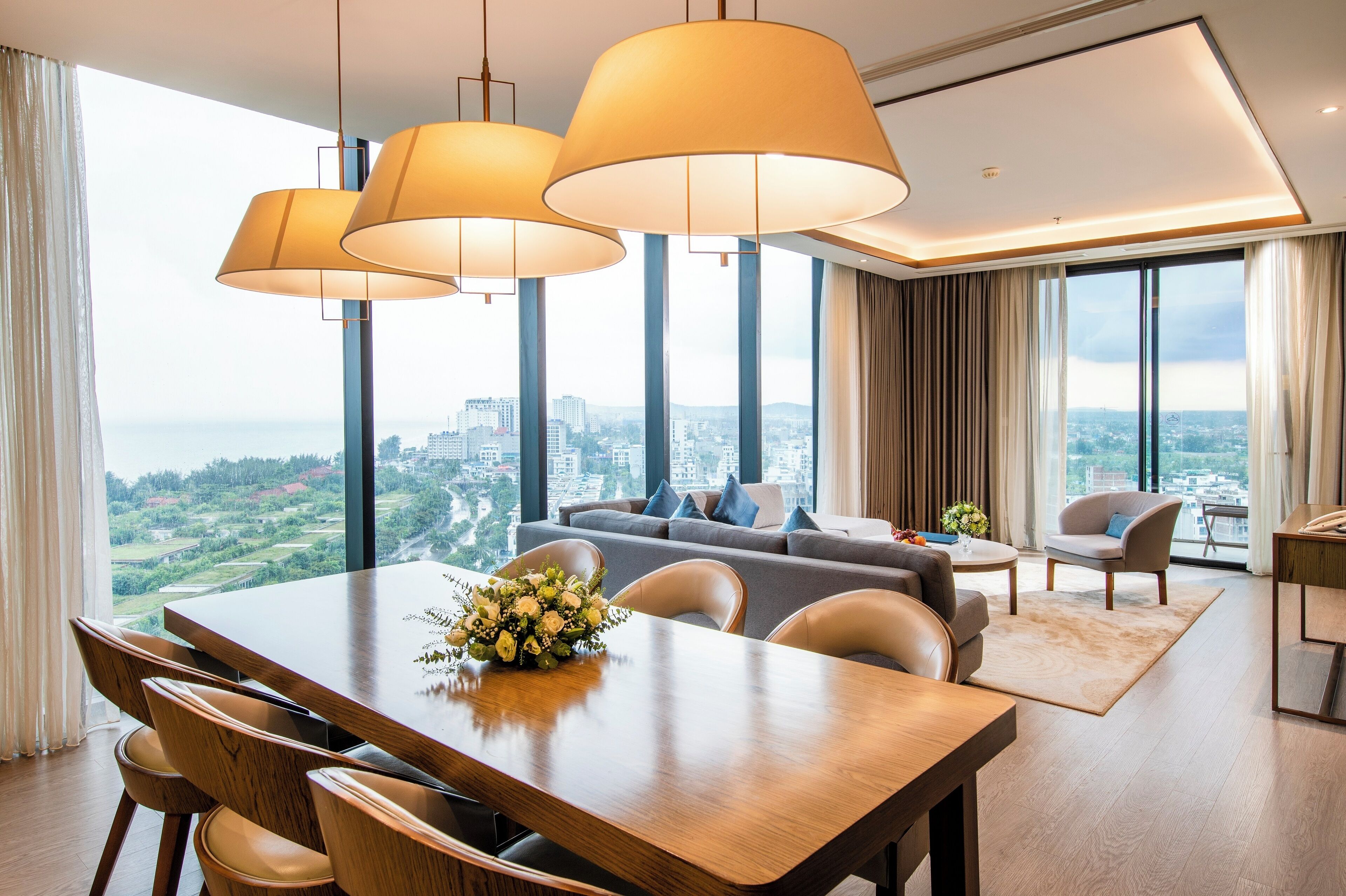 Panorama kamer | Woonruimte | Een 40-inch lcd-televisie met kabelzenders en televisie