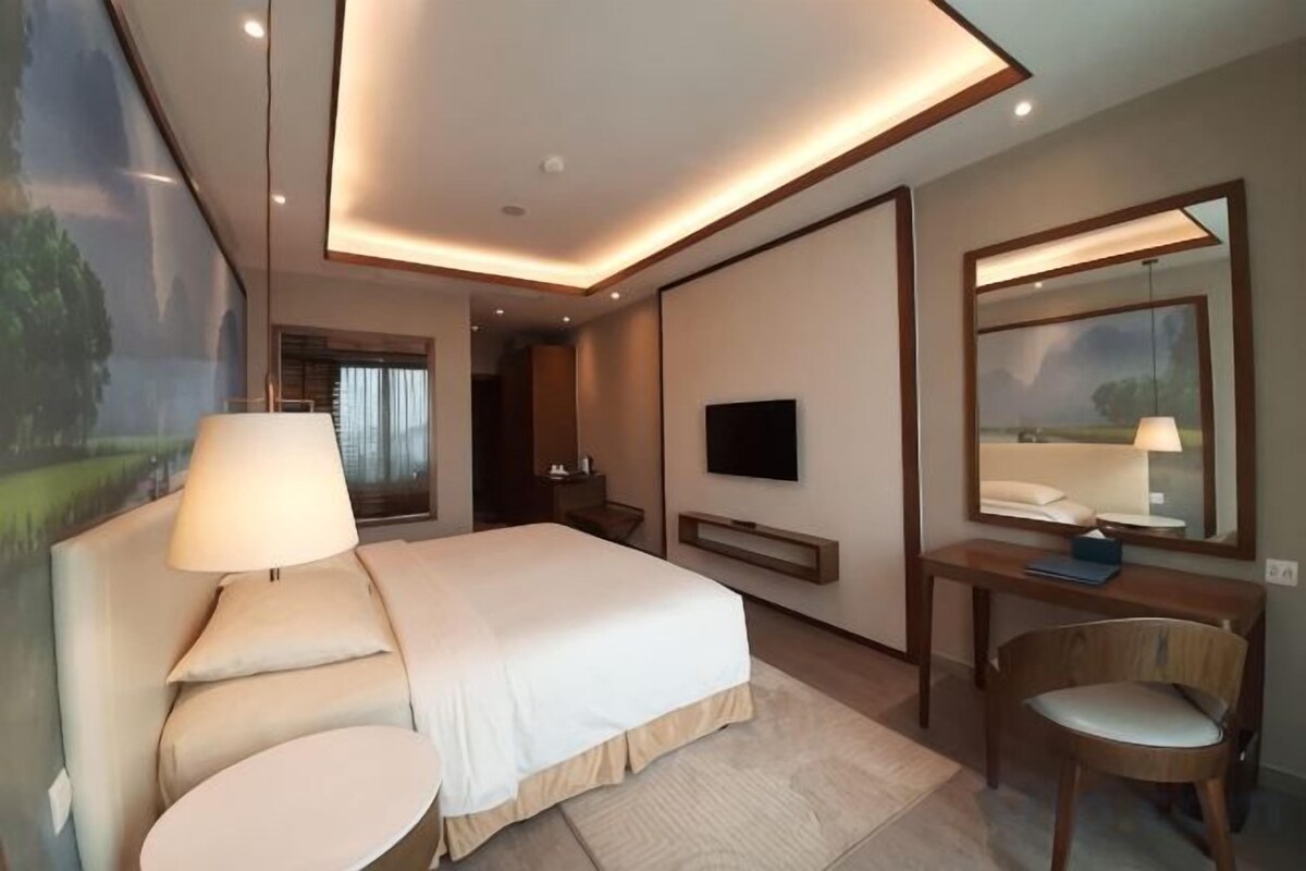 Minibar, in-room safe, desk, blackout drapes