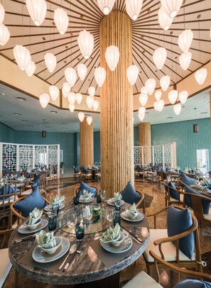 2 restaurants, breakfast, lunch served; local and international cuisine