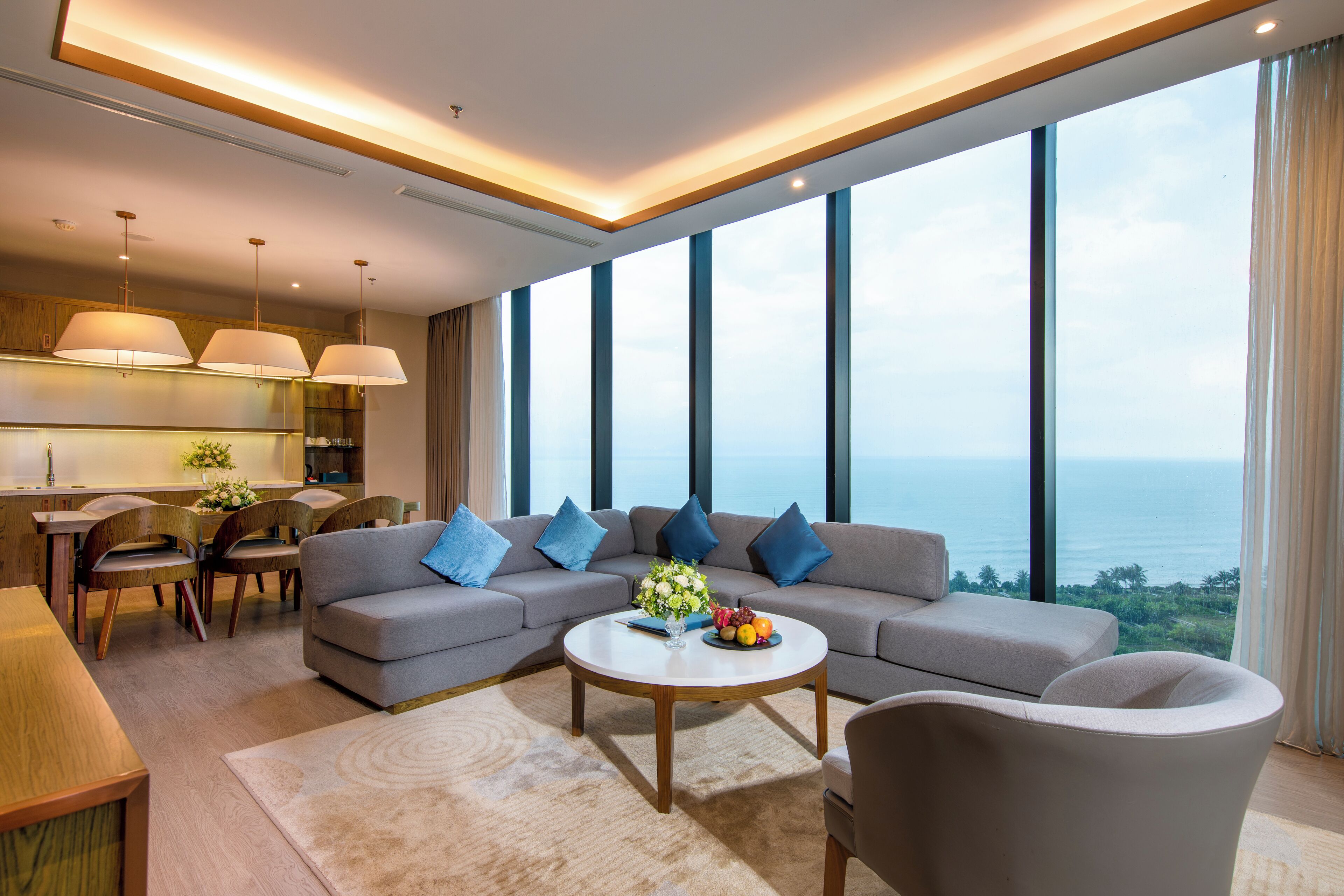 Panoramic Room | Living area | 40-inch LCD TV with cable channels, TV