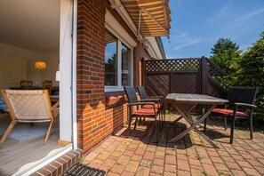 تناول الطعام بالخارج