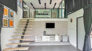 Suite, 1 Bedroom | 1 bedroom, desk, free WiFi, bed sheets