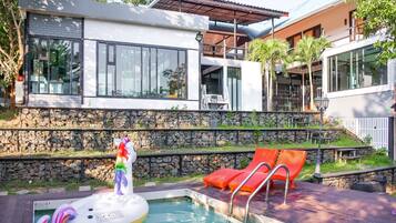 Kolam renang outdoor