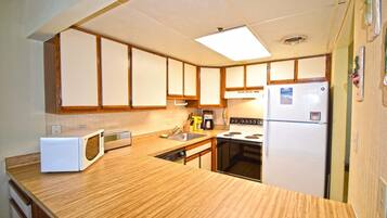 Condo, 2 Bedrooms | Private kitchen | Fridge, microwave, dishwasher, toaster