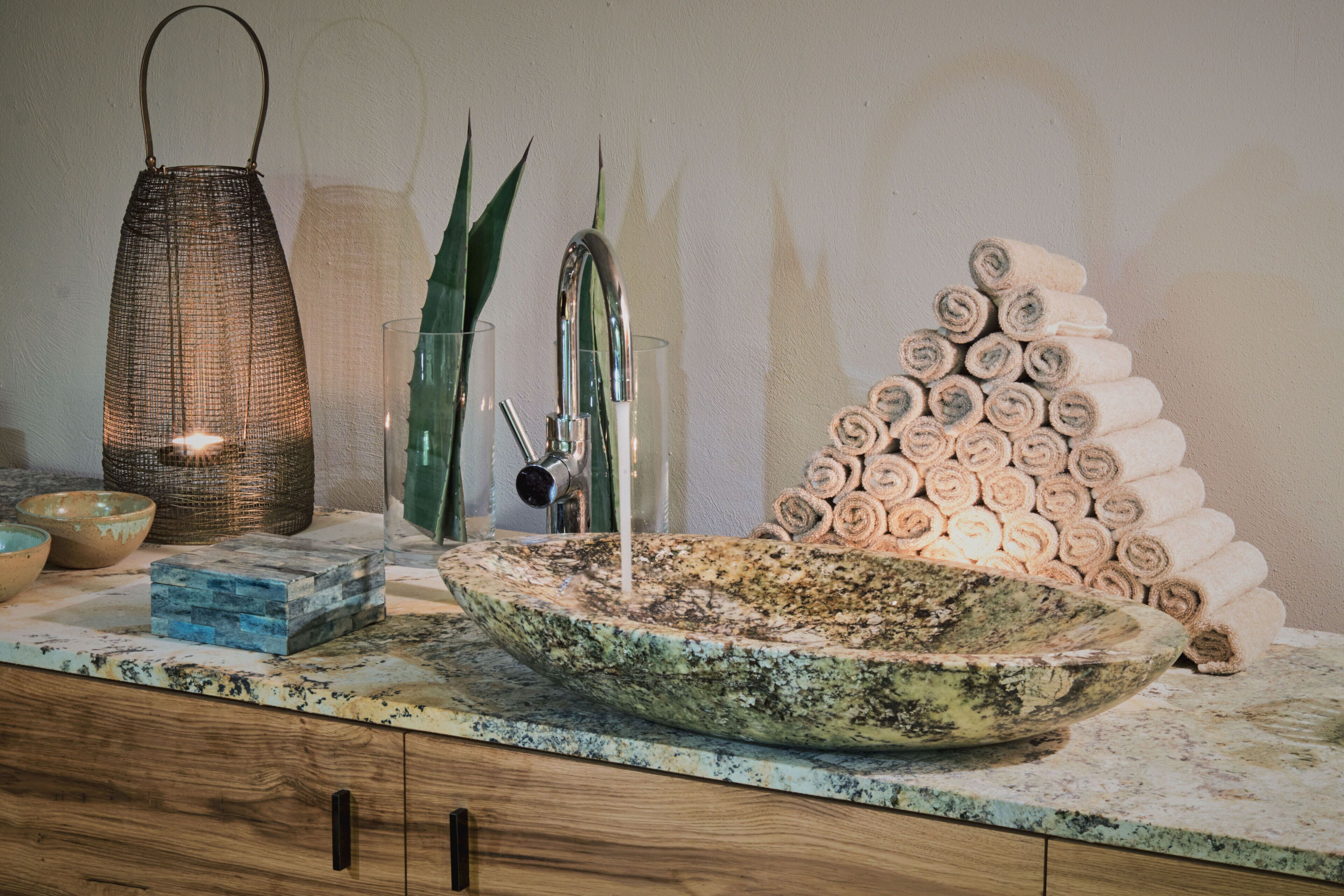 couples treatment room(s), body treatments, deep-tissue massages