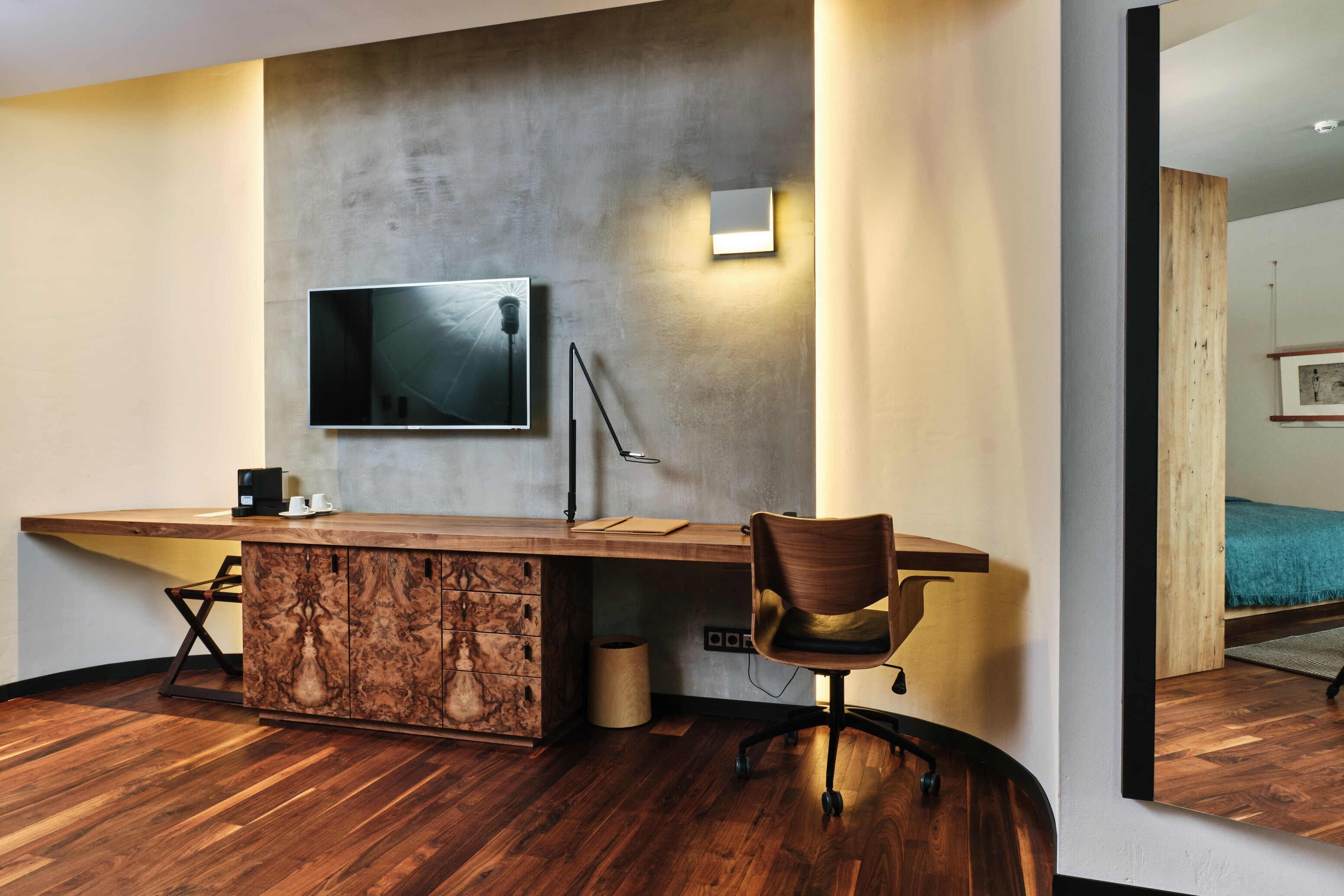 junior suite | 1 bedroom, hypo-allergenic bedding, down duvets, minibar