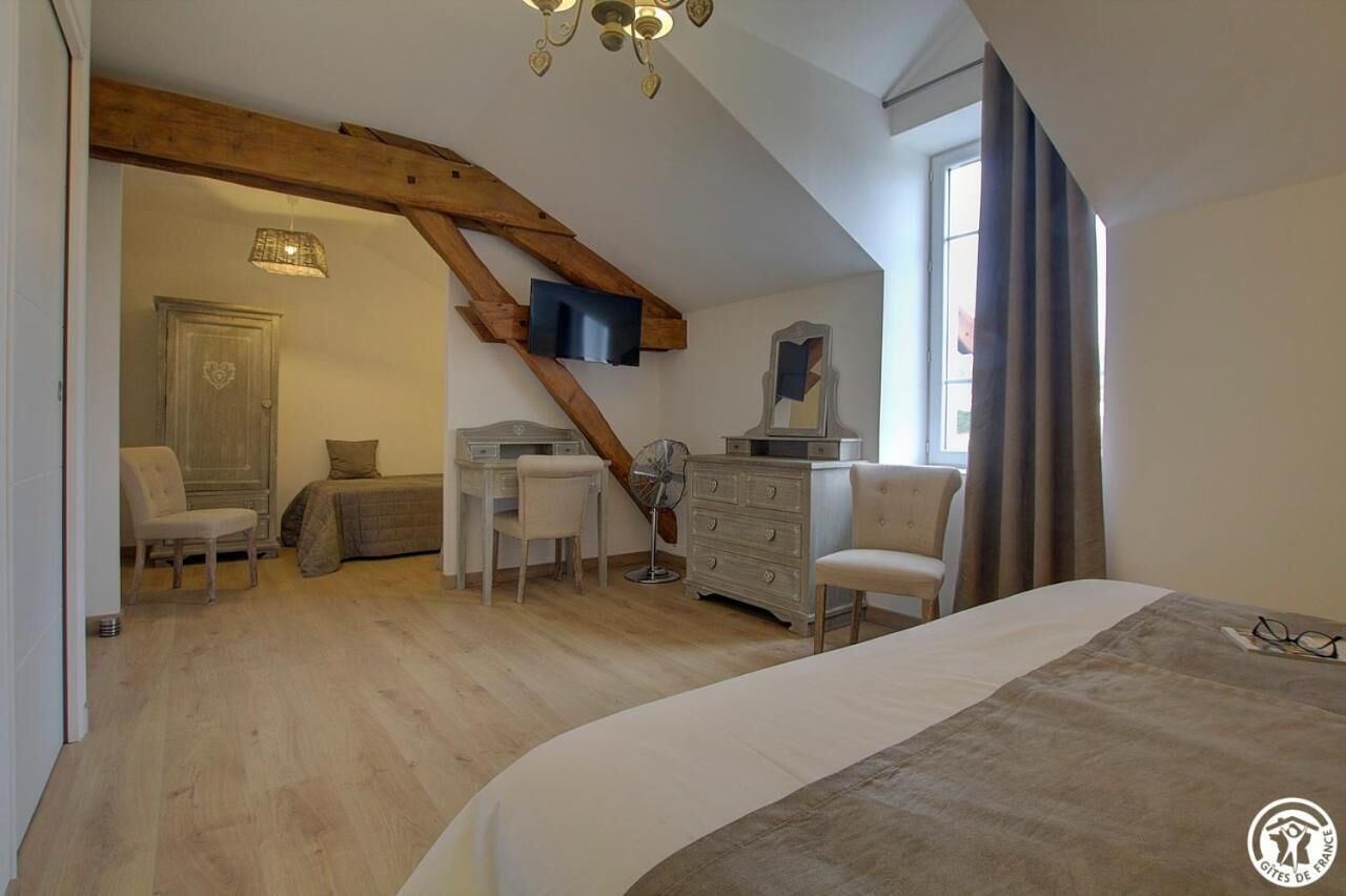 Työpöytä, äänieristys, silitysrauta/-lauta, ilmainen Wi-Fi