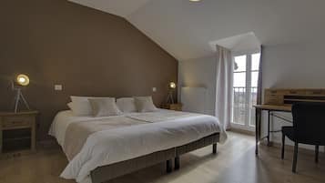 Camera doppia | Una scrivania, insonorizzazione, ferro/asse da stiro, Wi-Fi gratuito