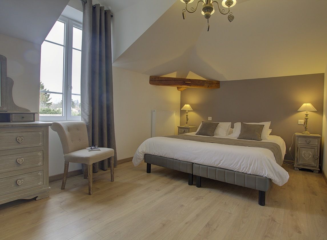 Bureau, chambres insonorisées, fer et planche à repasser, Wi-Fi gratuit