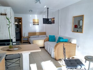3 bedrooms, in-room safe, iron/ironing board, WiFi