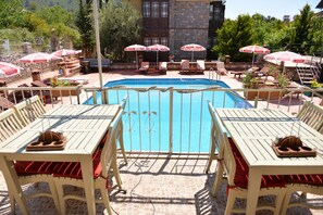 Outdoor dining - Evita Apart Hotel (Fethiye)