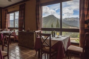 Breakfast, lunch and dinner served - Hotel Spa Marbella Hills (Ojén)