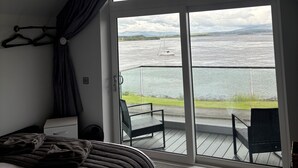 مكتب وستائر تعتيم ومكواة/لوح كي وواي فاي مجانًا