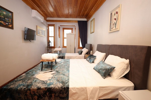 1 bedroom, Egyptian cotton sheets, premium bedding, down duvets - The Trip Istanbul Hotel (Istanbul)