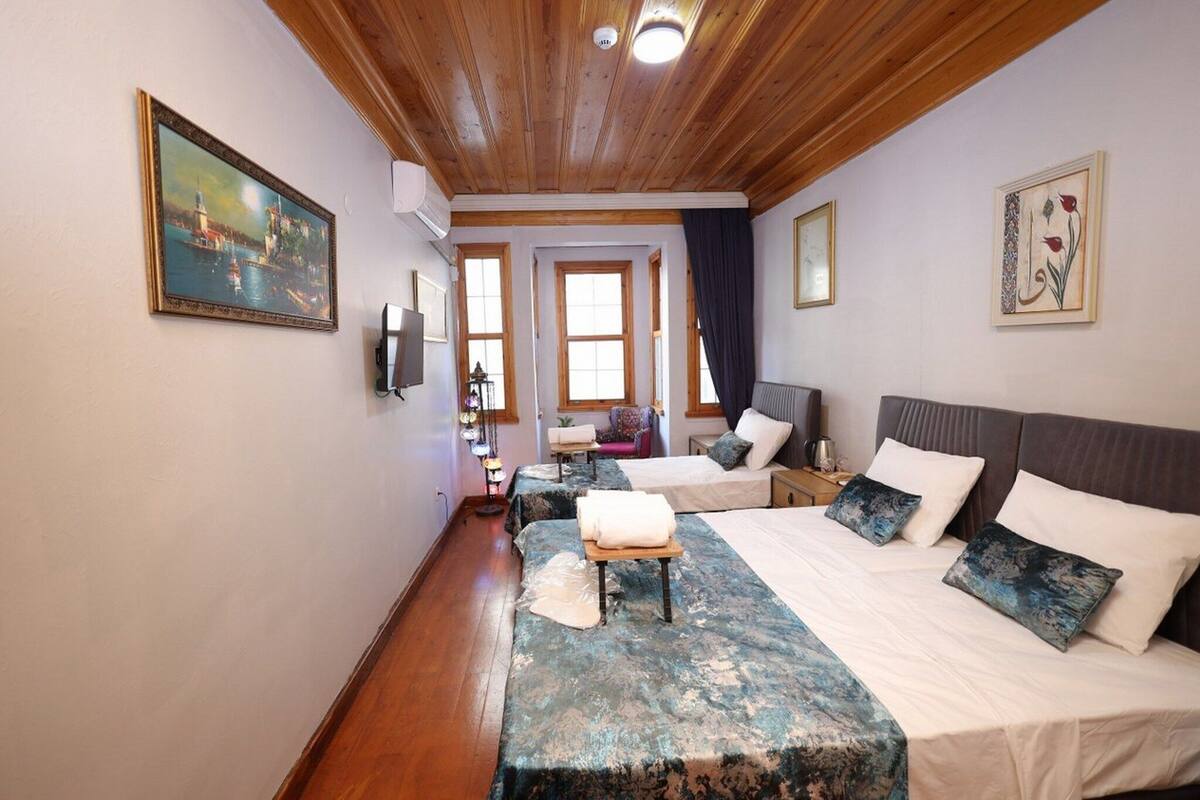 1 bedroom, Egyptian cotton sheets, premium bedding, down duvets