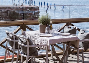 Breakfast, lunch, dinner served; international cuisine - Hotell Käringön (Käringön)