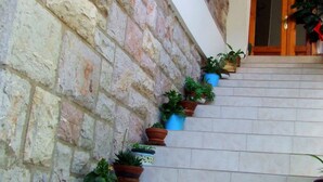 Property entrance - Sveti Stefan MONTEN (Sveti Stefan)