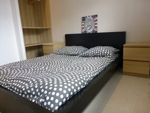 2 chambres, fer et planche à repasser, Wi-Fi, draps fournis