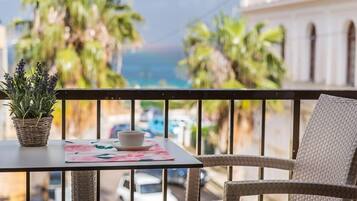 One Bedroom Apartment (5 Adults) | Terrace/patio